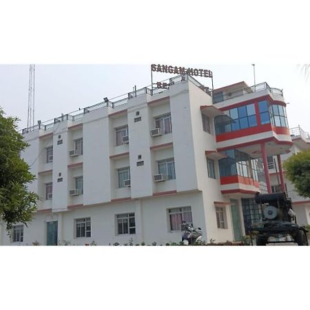 Hotel Sangam, Варанаси Екстериор снимка